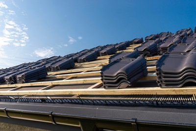 Ceramic roof tiles arranged on battens, ready for installation